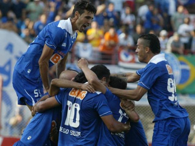 [Vídeo] Os gols e os melhores momentos de Villa Nova 0 x 4 Cruzeiro, pela Semifinal do Mineiro 2013