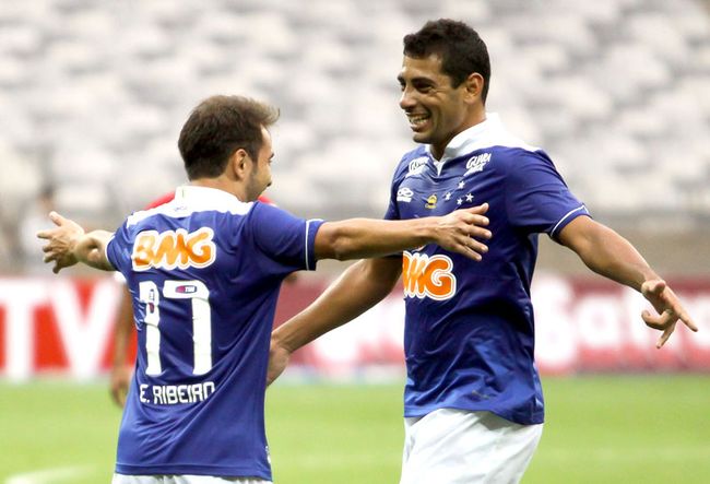 É hora de acertar as posições no time do Cruzeiro - Fotos: Vipcomm