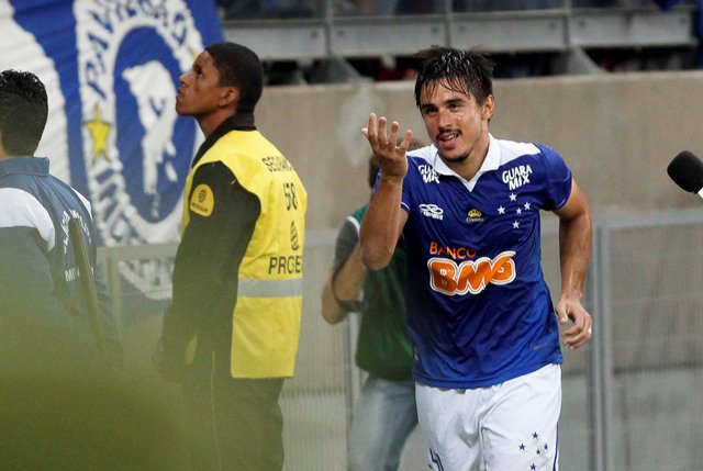 Como uma luva no time do Cruzeiro... - Fotos: Vipcomm - Cruzeiro Esporte Clube