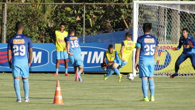 Time do Cruzeiro treinou finalizações para afiar a pontaria