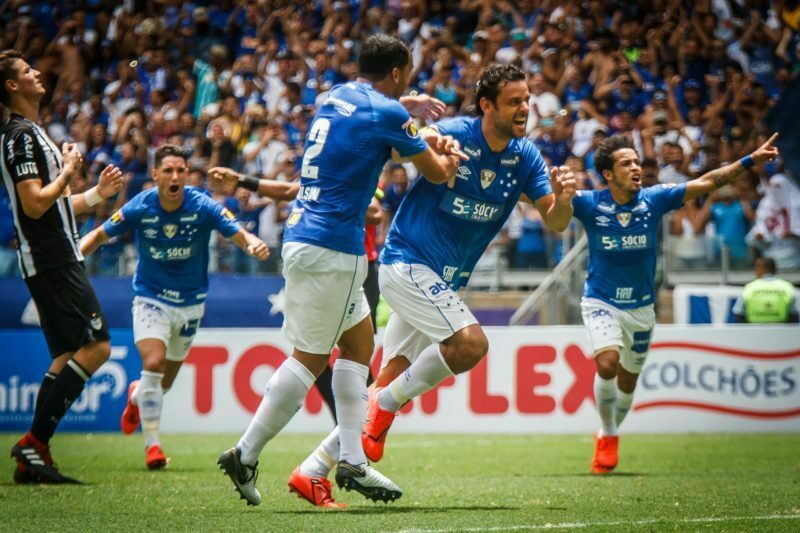 Cruzeiro empata com Atlético-MG em clássico polêmico