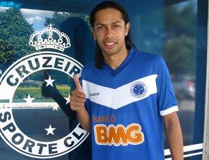 Lateral-direito Jackson rescinde contrato de empréstimo com Cruzeiro